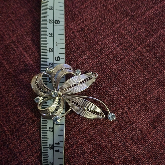 Continental flower brooch with blue rhinestones with free tassel key chain - Picture 7 of 9